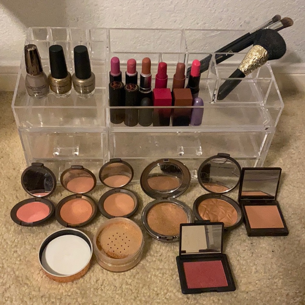 Makeup bundle